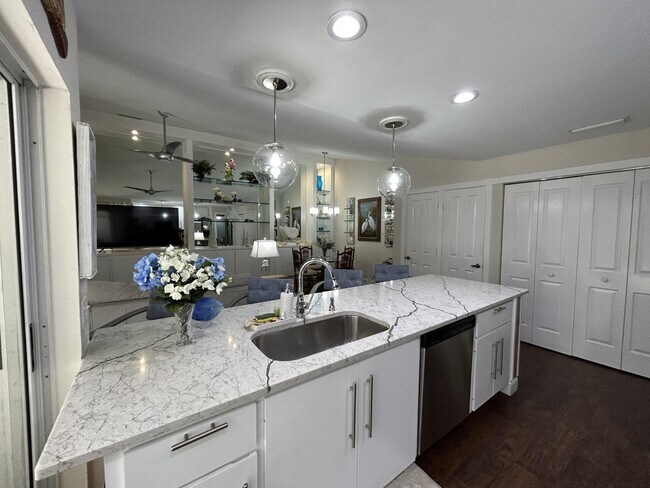 Building Photo - 7204 Geminata Oak Ct