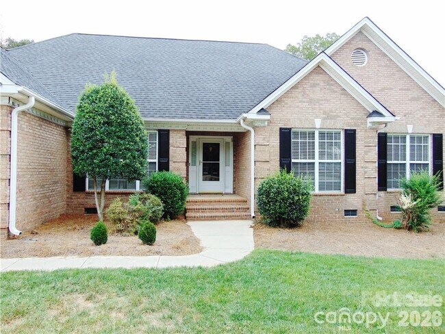 Foto del edificio - 8016 Stevens Mill Rd