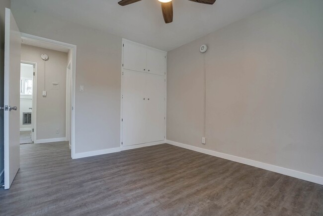 Building Photo - 600 Kelton Ave