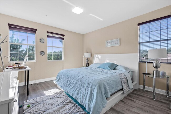 Foto del edificio - 14749 SW 9th St