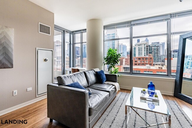 Building Photo - 347 W Chestnut St