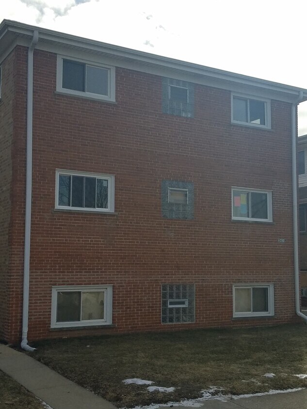 Primary Photo - 3410 Warren Ave