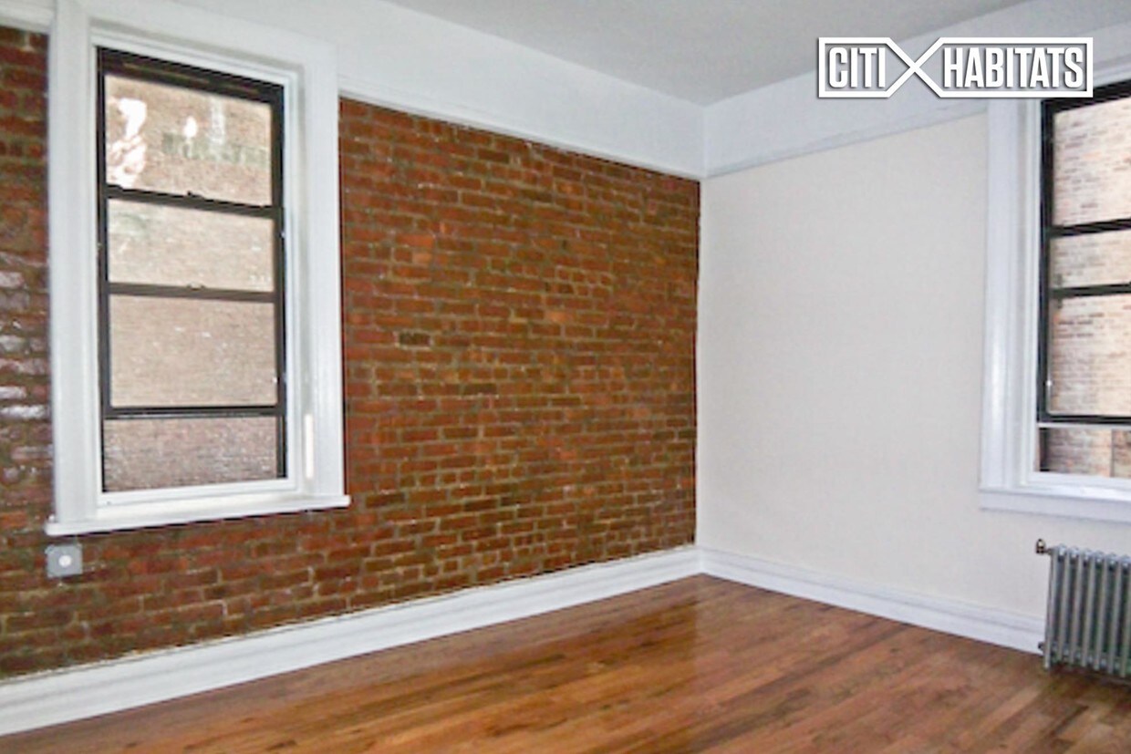 Primary Photo - 5025 Broadway