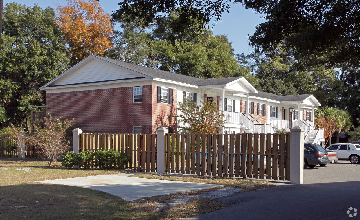 Primary Photo - 3930 Azalea Dr