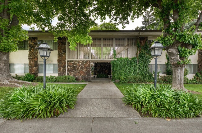 Building Photo - ReNew Arden