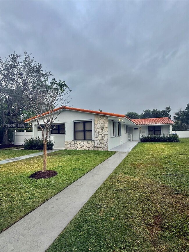 Building Photo - 3400 SW 17th St