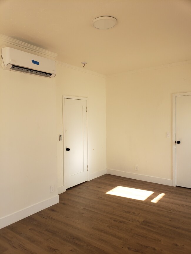 Building Photo - 2631 S Manhattan Pl