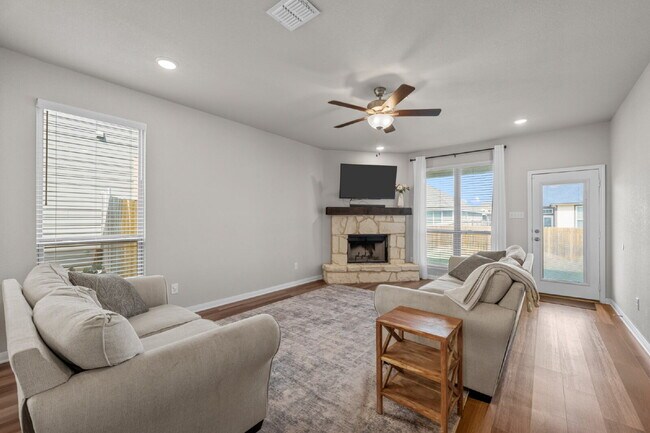 Building Photo - Beautifully Maintained 4-Bedroom Home in Waco with Thoughtful Layout