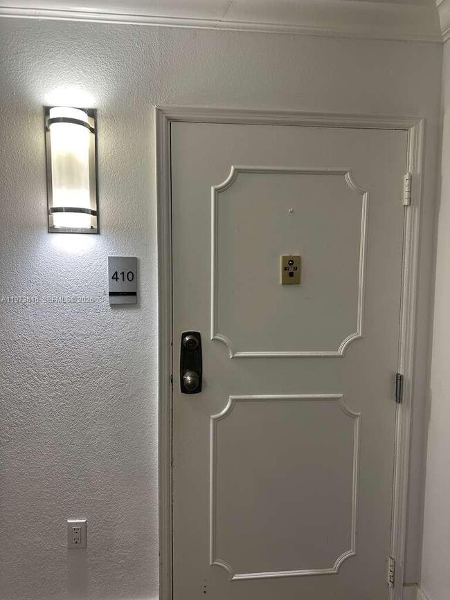 Building Photo - 210 Seaview Dr