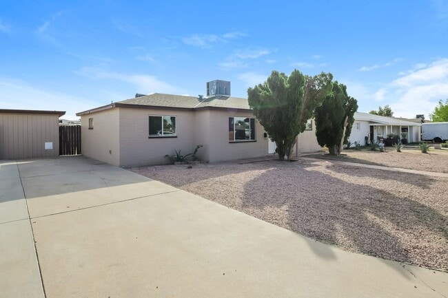 Building Photo - 8239 N 29Th Dr