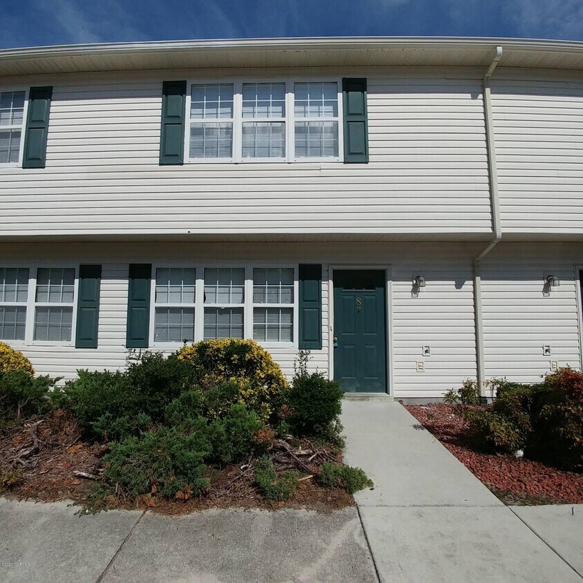 87 Century Ct, Swansboro, NC 28584 Townhouse for Rent in Swansboro