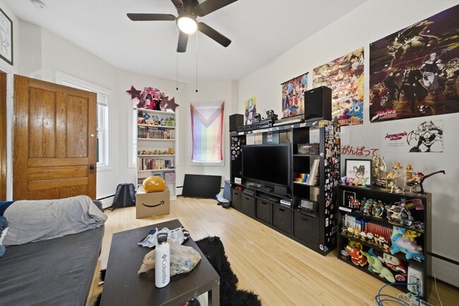 Foto del edificio - 3730 N Troy St