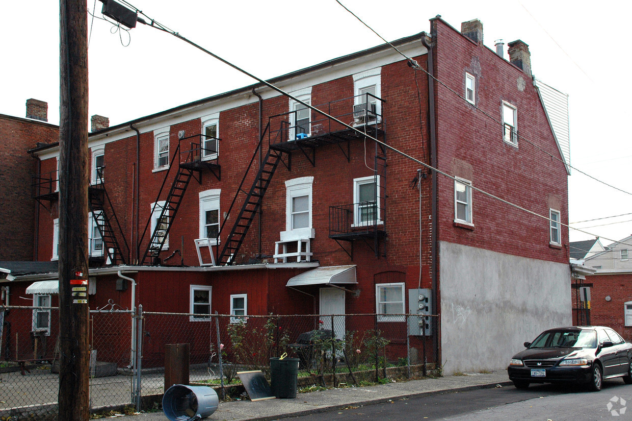 Building Photo - 19 Division St