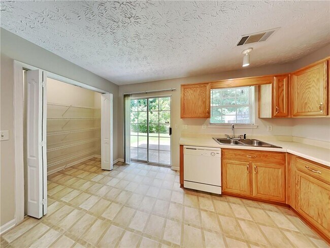 Foto del edificio - 3116 Fields Dr