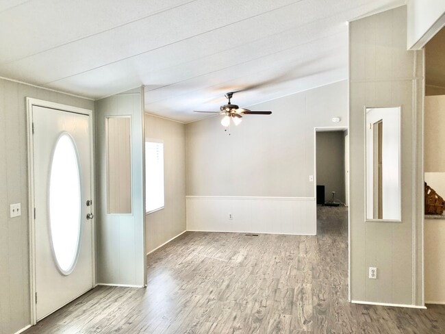 Building Photo - Awesome Updated Single Story in The Darling "Farm" Community of Wildomar, Close to Everything, bu...