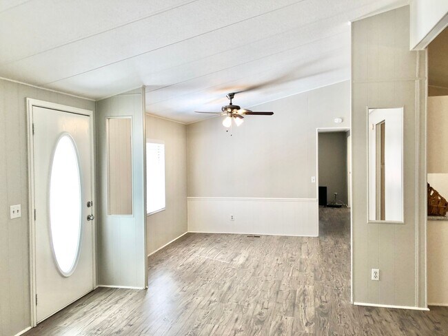 Foto del edificio - Awesome Updated Single Story in The Darling "Farm" Community of Wildomar, Close to Everything, bu...