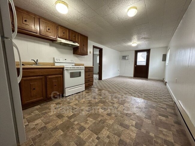 Building Photo - 1001 N Buchanan St