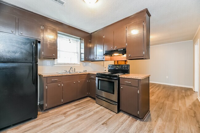 Foto del edificio - 7720 Mendelwood Dr