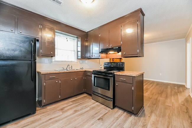 Building Photo - Wonderful Home in North Charleston!