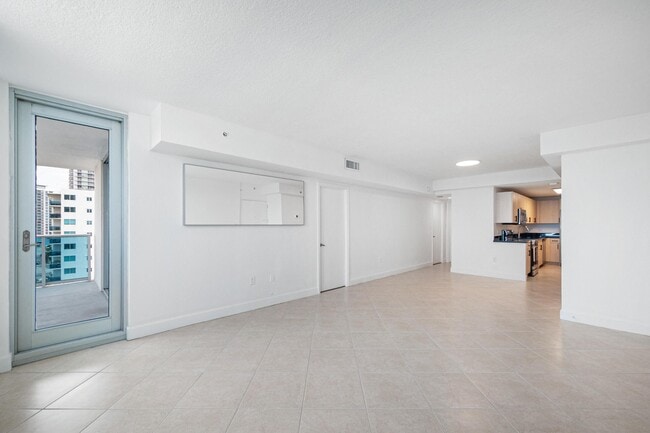 Foto del edificio - 7501 E Treasure Dr