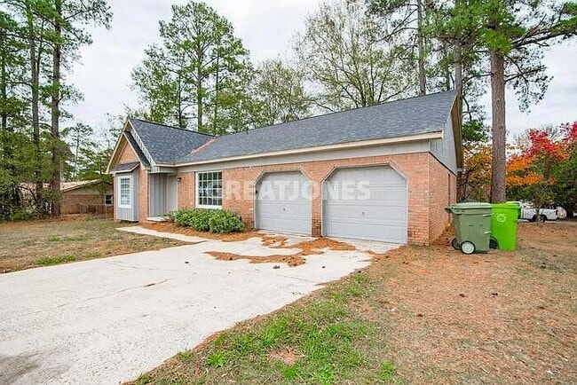 Building Photo - 1704 Westchester Dr
