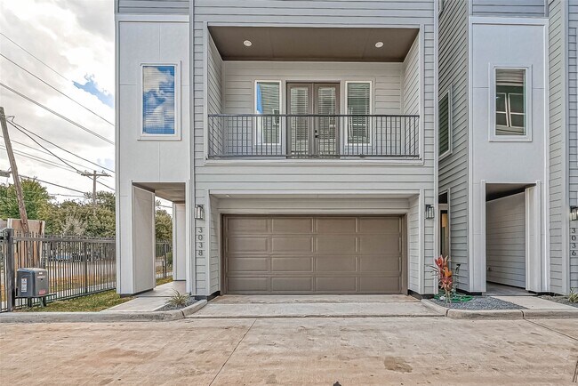 Building Photo - 3038 Live Oak St