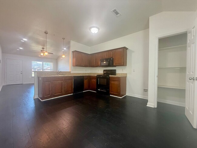 Foto del edificio - 1113 Meadows Edge Dr