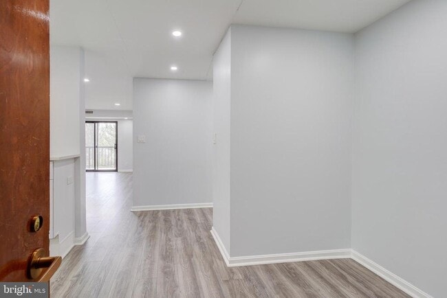 Building Photo - 3800 Powell Ln