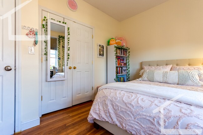 Foto del edificio - HOT BROOKLINE LISTING!!!