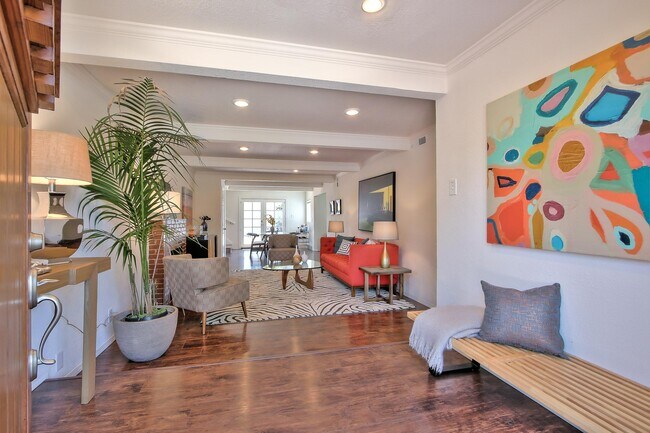 Living room - 546 Hamilton Ave