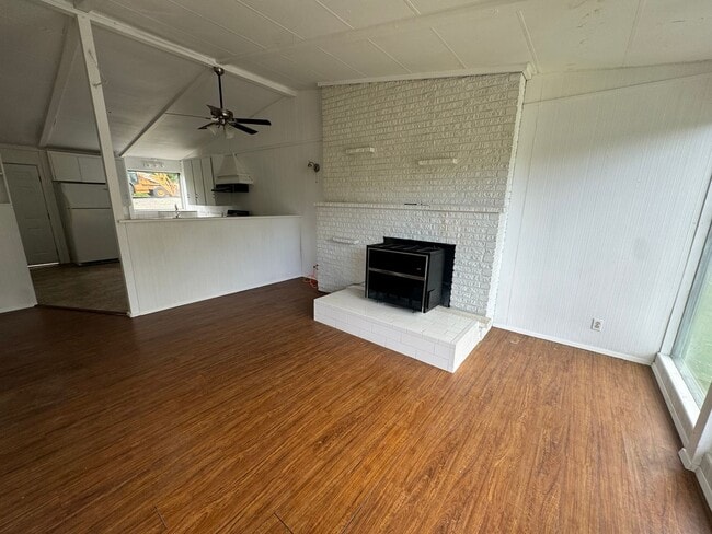 Building Photo - 2 bedroom duplex