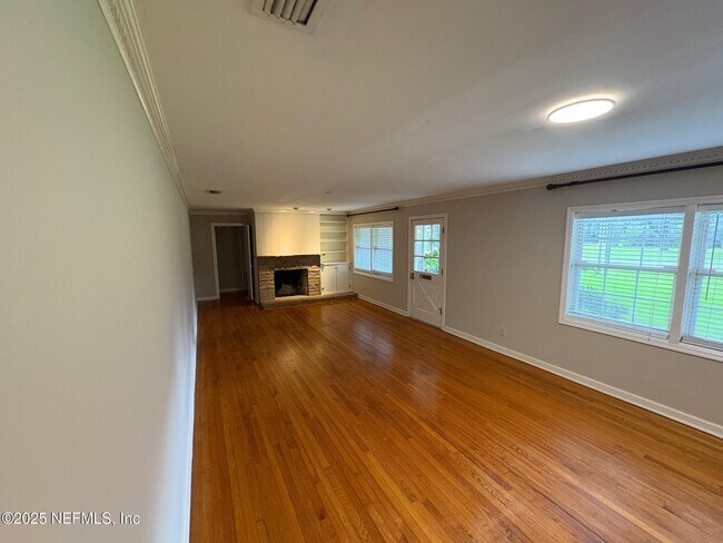 Foto del edificio - 4321 Sherwood Rd