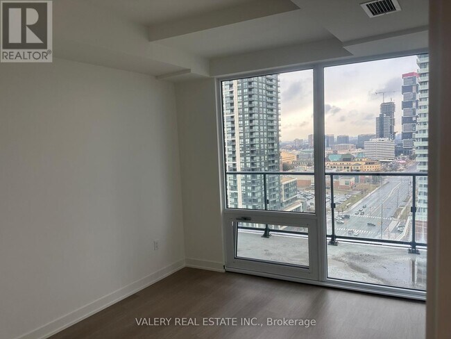 Photo du bâtiment - 448 Burnhamthorpe Rd W