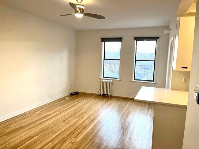 Foto del edificio - 821 Bergen Ave