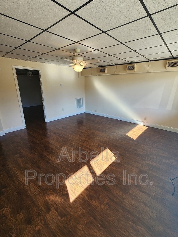 310 N Austin Springs Rd Unit Apt 3, Piney Flats, TN 37686 Condo for