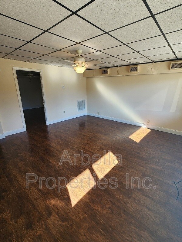 310 N Austin Springs Rd Unit Apt 3, Piney Flats, TN 37686 Condo for