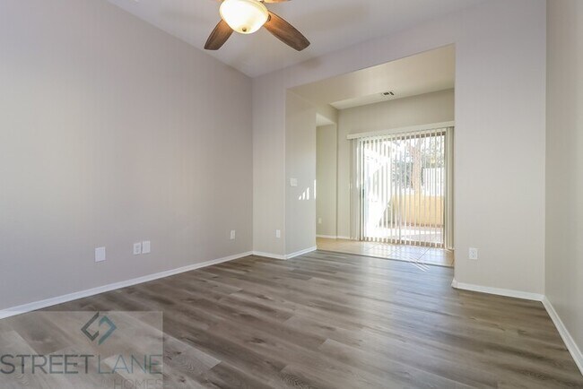 Foto del edificio - REDUCED! - Now offering $1025 off first fu...