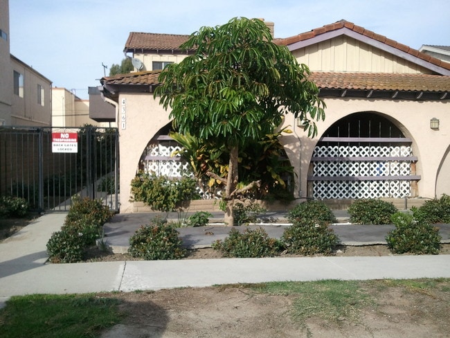 Building Photo - 4361 Green Ave