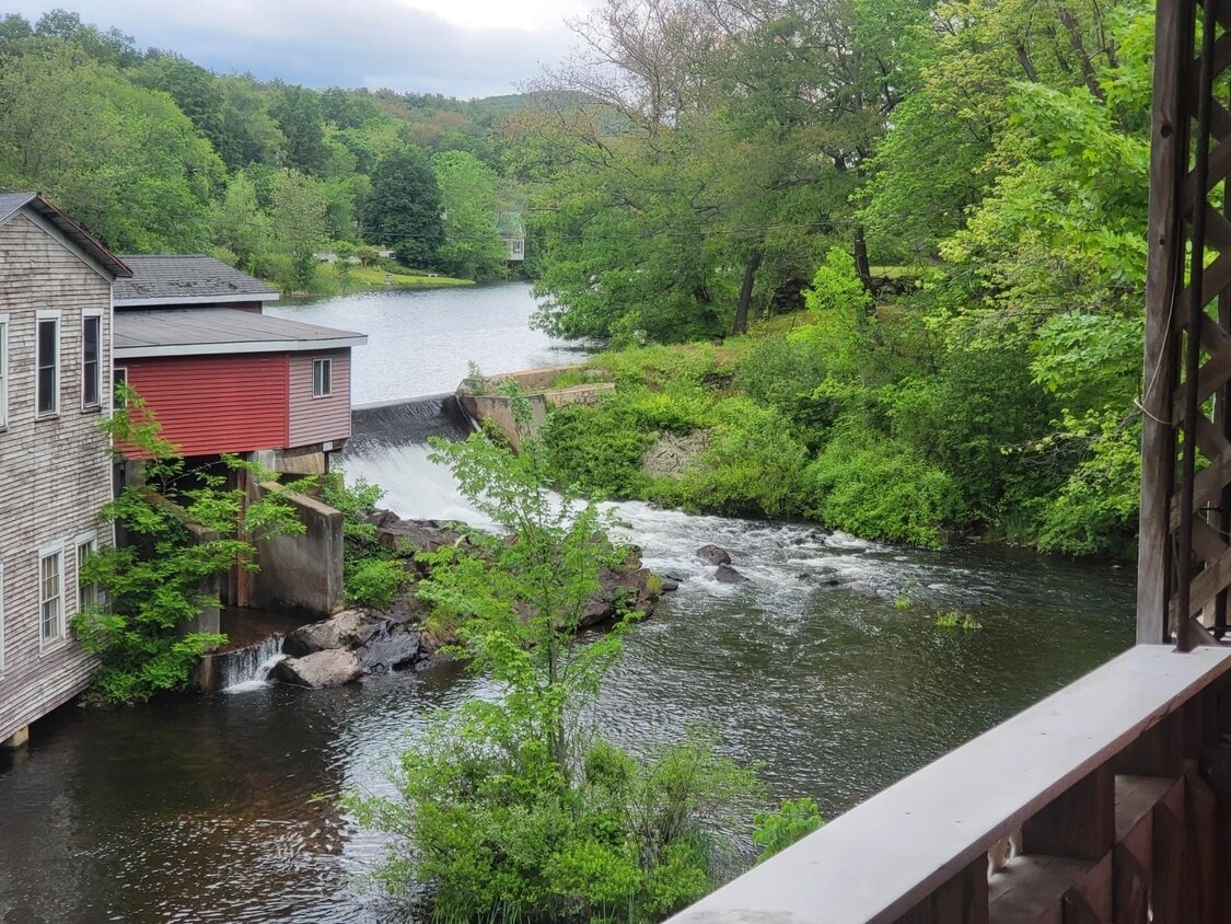 Primary Photo - 18 Main St