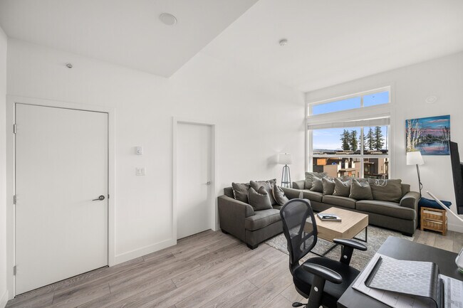 Photo du bâtiment - Rare Penthouse Opportunity at Wyatt!