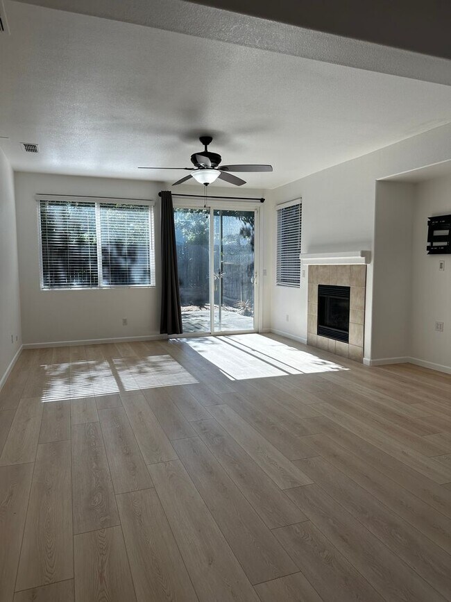 Foto del edificio - Beautiful Elk Grove Home