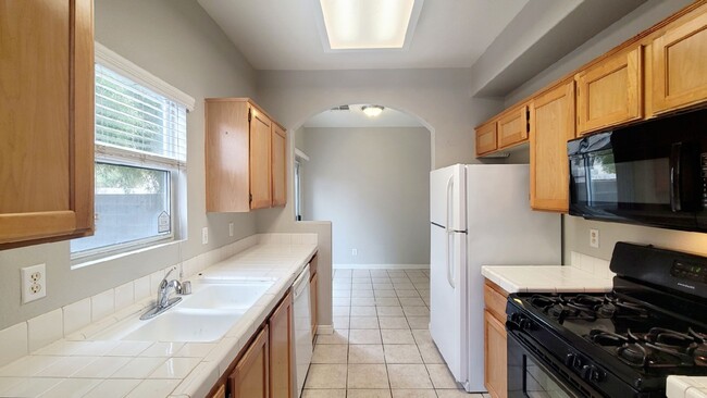 Building Photo - 7553 Dry Creek Ave