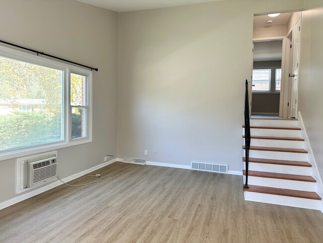 Building Photo - 525 Ryan Ln