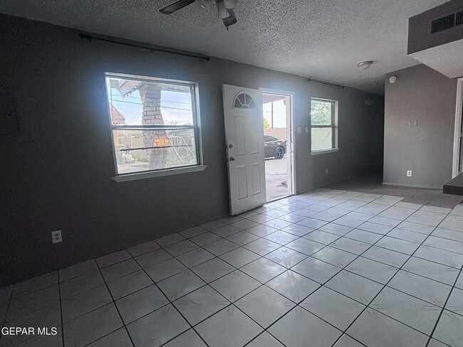 Foto del edificio - 7952 San Jose Rd