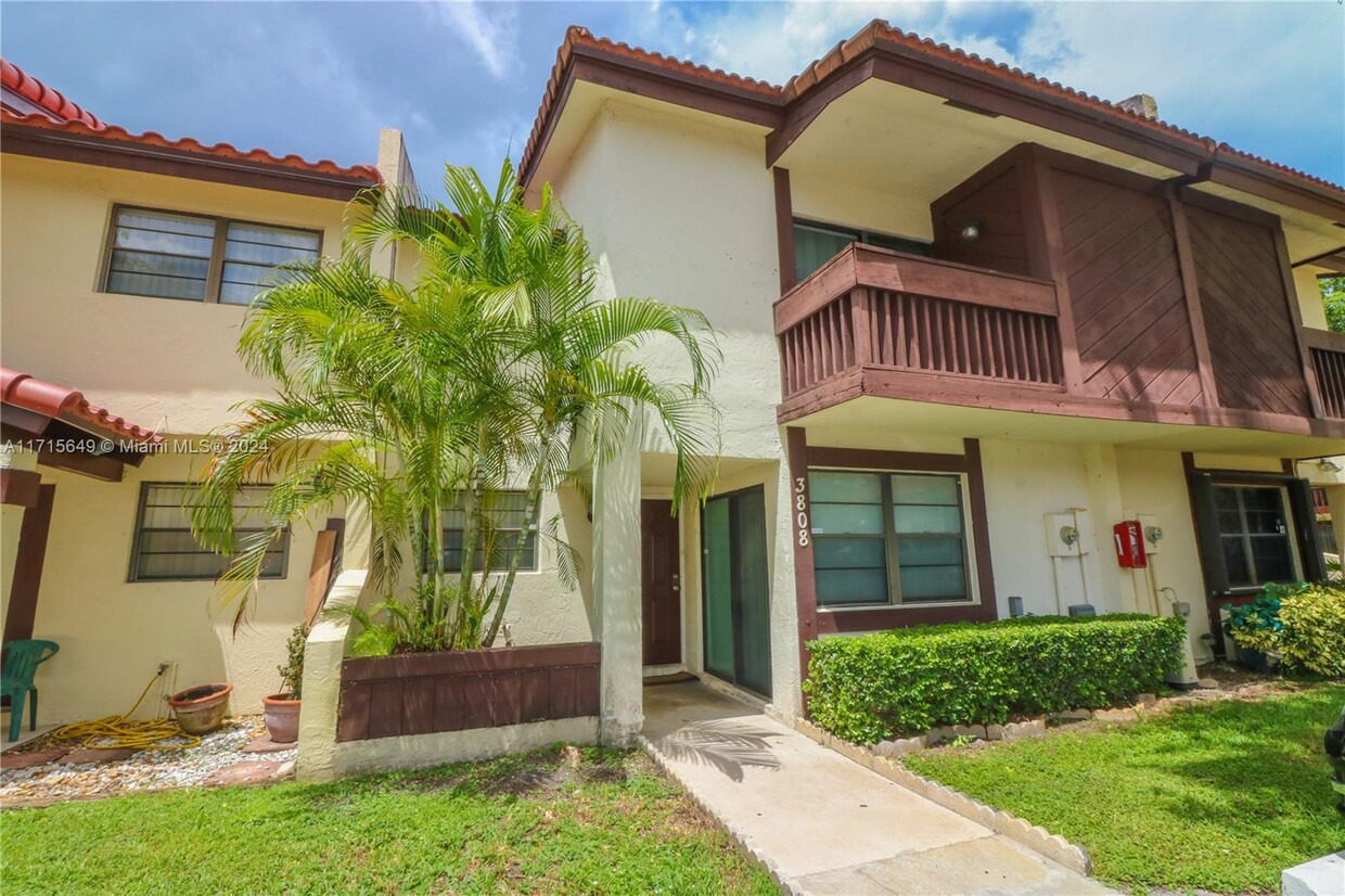 Foto principal - 3808 SW 52nd Ave