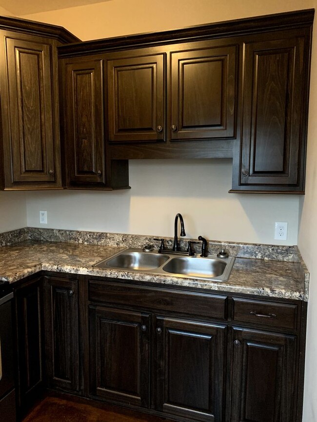 Foto del edificio - Very Nice 2 Bedroom 1 Bath with Washer  Dryer