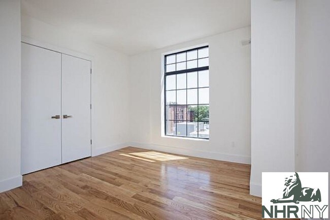 Foto del edificio - 672 Halsey Street