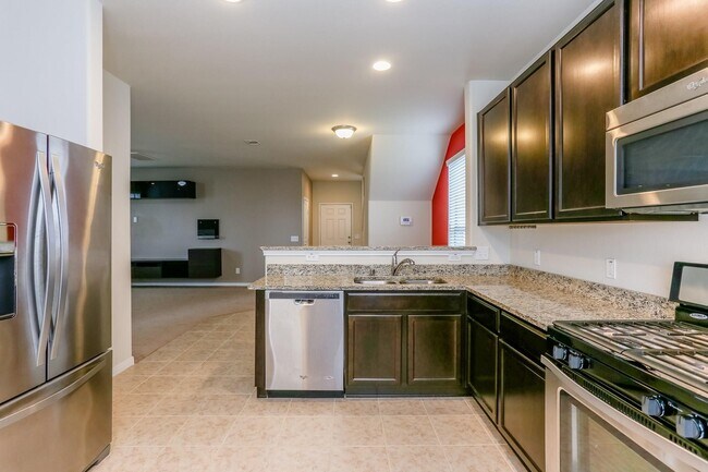 Foto del edificio - 914 Canyon Hill Ln