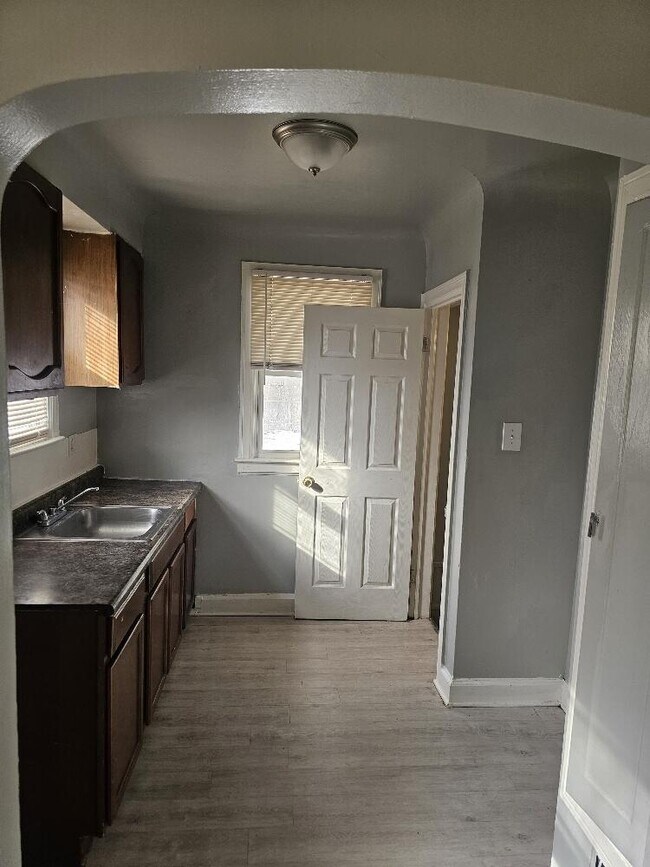 Foto del edificio - 16505 Stansbury Ave