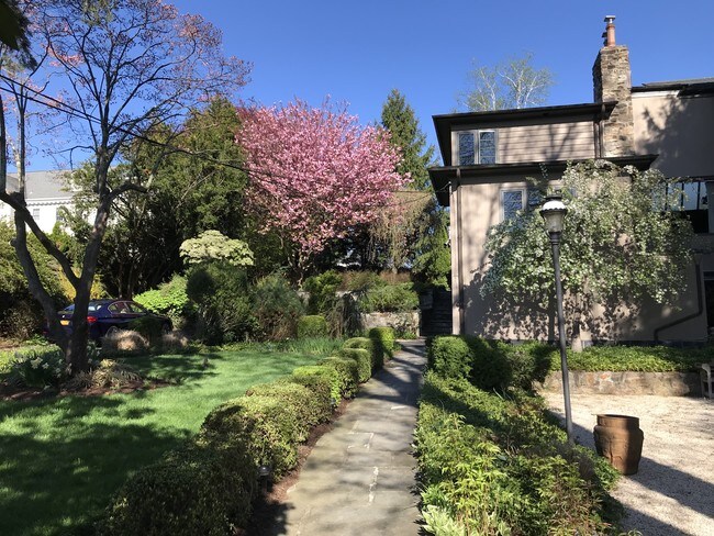 entrance to garden - 810 Soundview Dr